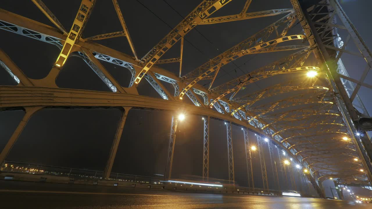 Download Stock Video Night Traffic Heading Over A Tall Bridge Live Wallpaper