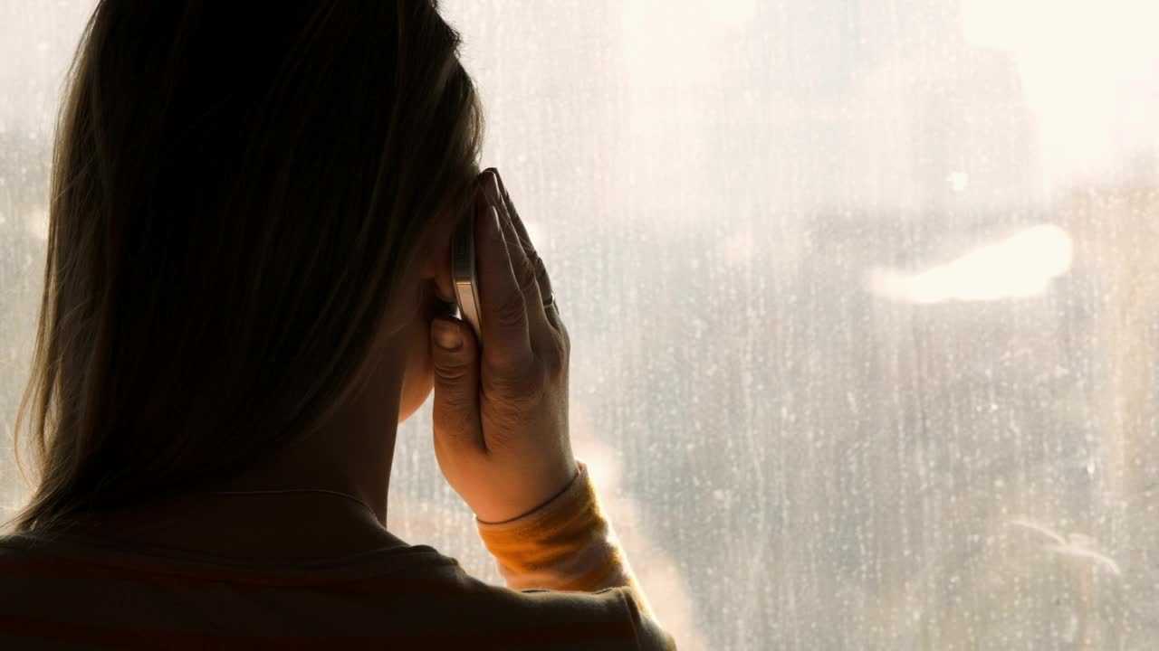 Download Stock Video On The Phone By A Window Live Wallpaper