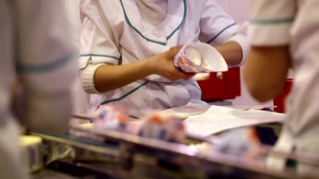 Download Stock Video Packaging Ice Creams In A Factory Live Wallpaper