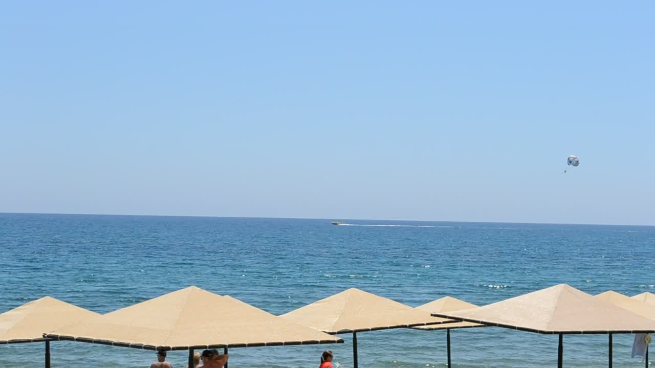 Download Stock Video Parasail In The Distance Live Wallpaper