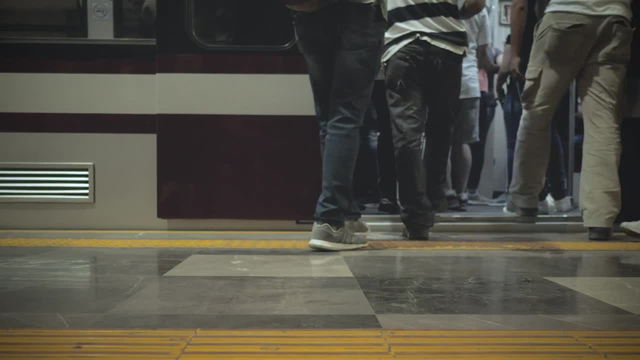 Download Stock Video People Getting Into The Subway Train Live Wallpaper