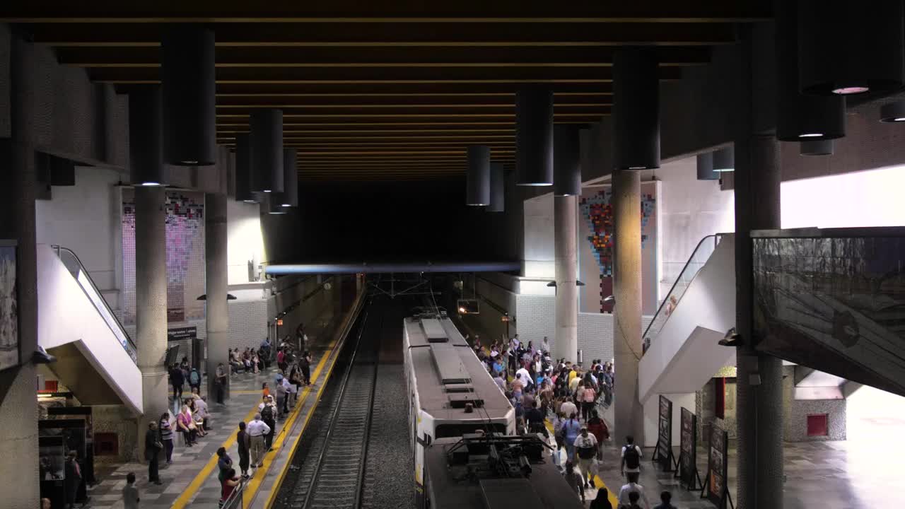 Download Stock Video People Leaving An Subway Train Time Lapse Shot Live Wallpaper
