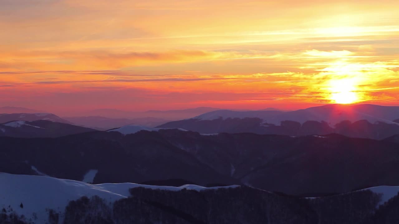 Download Video Stock Red Sky In The Mountains Live Wallpaper Free