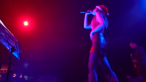 Video Stock Person Singing On Stage Live Wallpaper Free