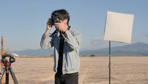 Video Stock Photographer Taking Photos In A Desert Live Wallpaper Free
