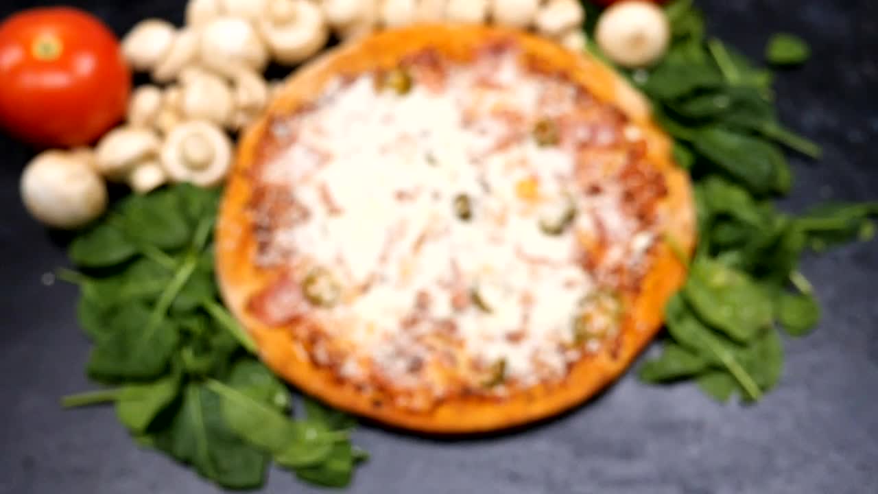 Download Video Stock Pizza Coming Into Focus Live Wallpaper Free