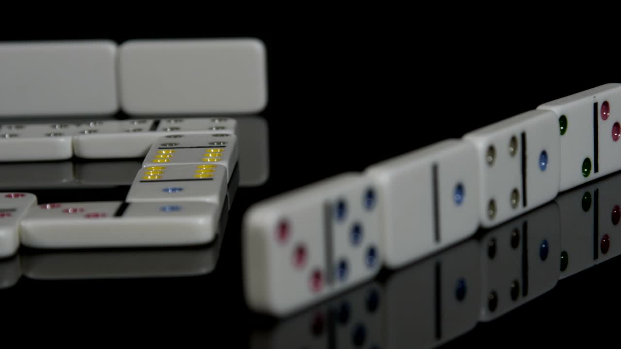 Download Video Stock Playing A Game Of Dominoes Live Wallpaper Free