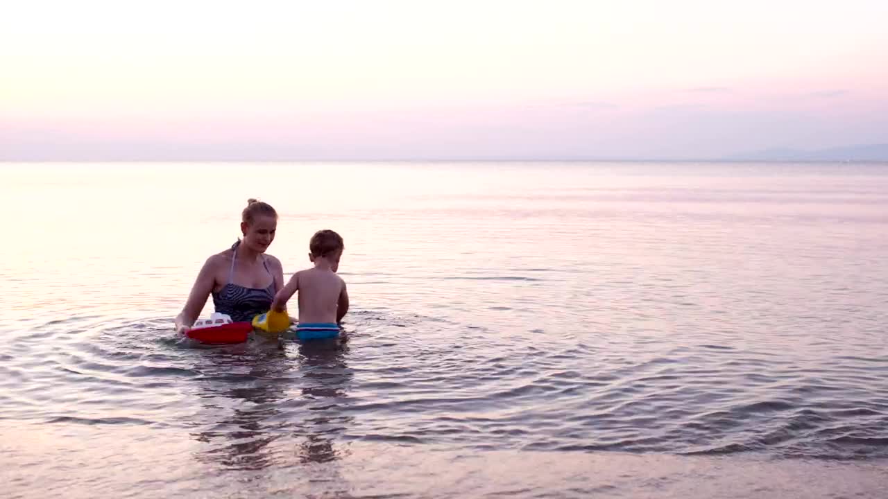 Download Video Stock Playing With A Toy Boat Live Wallpaper Free