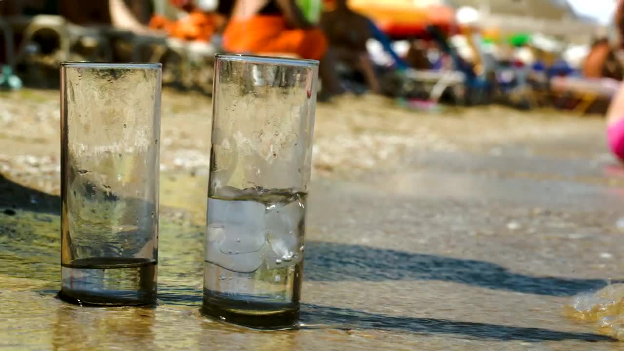 Download Video Stock Playing With Glasses At The Beach Live Wallpaper Free