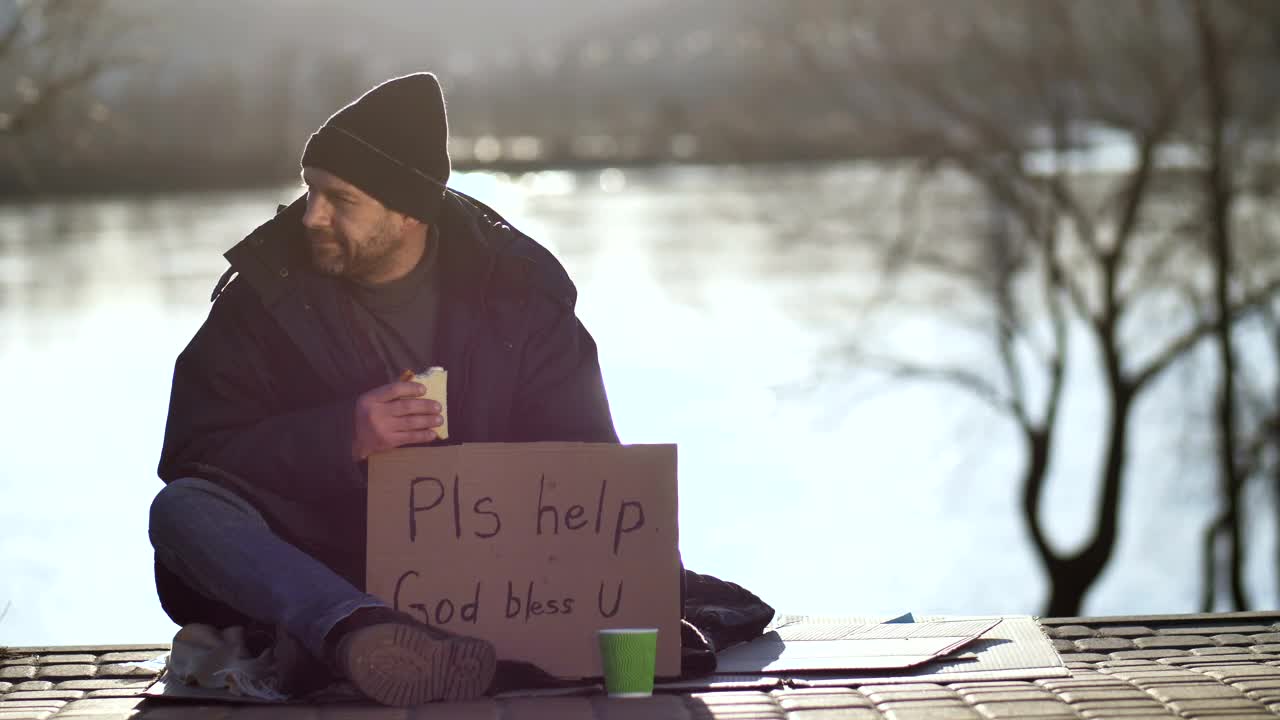 Download Video Stock Poor Man Eating While Begging Live Wallpaper Free