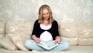 Video Stock Pregnant Woman Browsing A Book Live Wallpaper Free