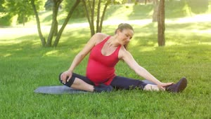 Video Stock Pregnant Woman Stretching In The Park Live Wallpaper Free
