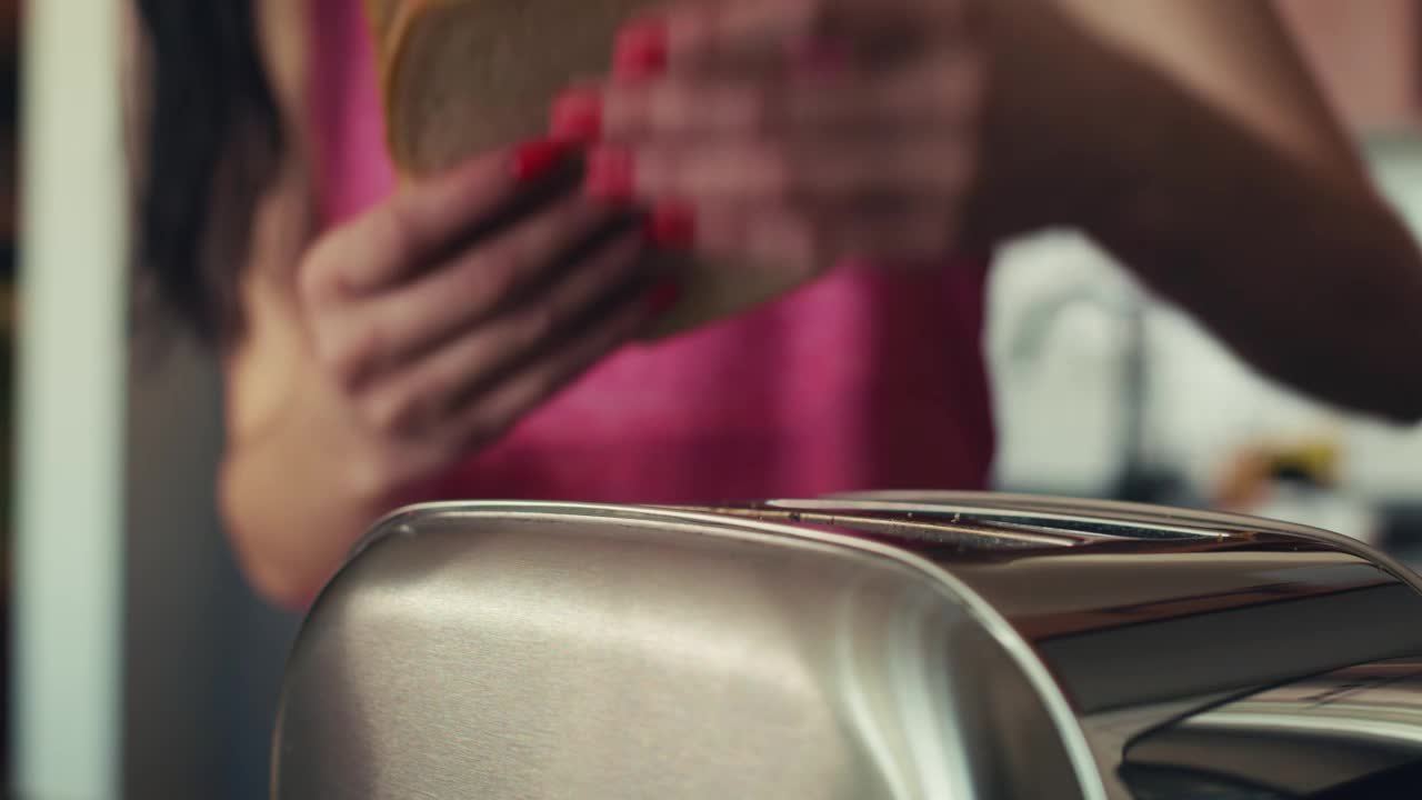 Download Video Stock Putting Buns In The Toaster Live Wallpaper Free
