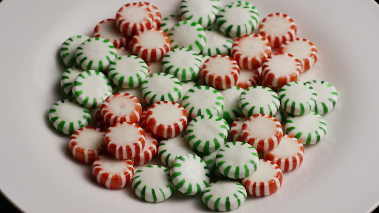 Download Video Stock Red And Green Spermints On A Plate Rotating Live Wallpaper Free