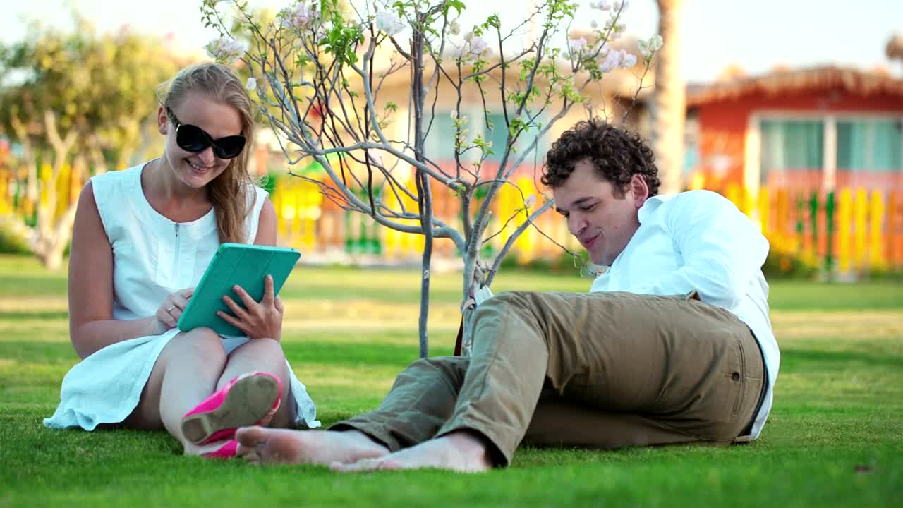 Download Free Stock Video Relaxing Outside In The Breeze Live Wallpaper