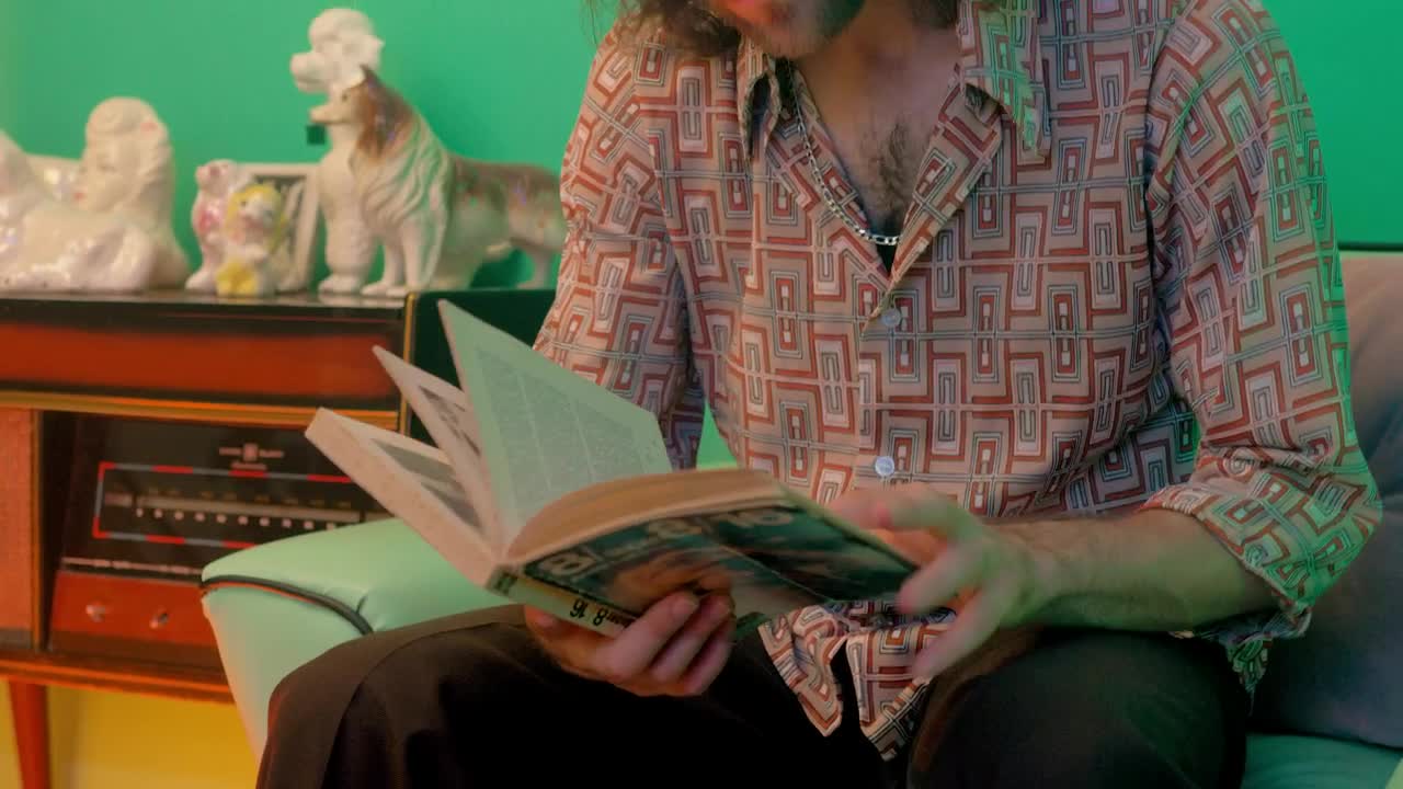 Download Free Stock Video Retro Man Sitting On Sofa Reading Book Live Wallpaper
