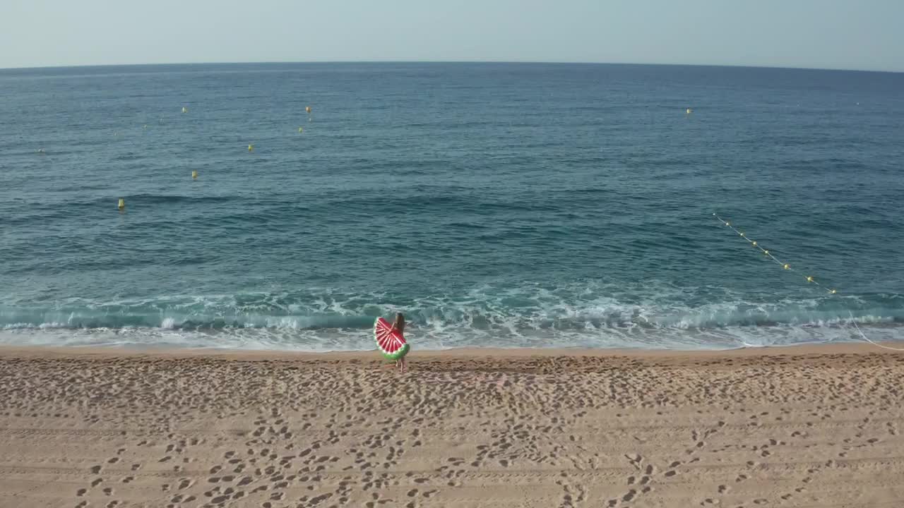 Download Free Stock Video Running With An Inflatable Melon Live Wallpaper