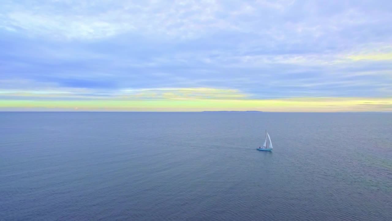 Download Free Stock Video Sailing Boat Crossing The Ocean Live Wallpaper