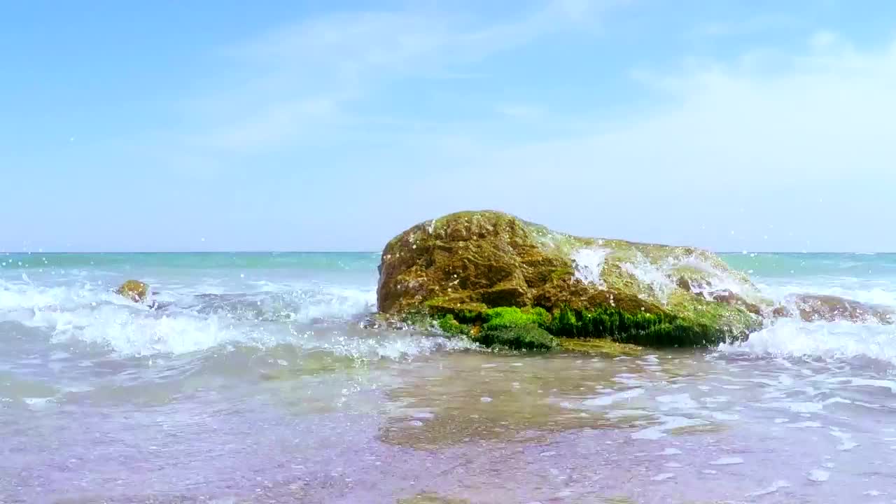 Download Free Stock Video Sea Waves Breaking On The Stones Live Wallpaper