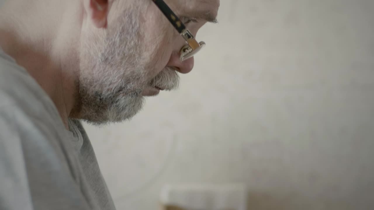 Download Free Stock Video Senior Man Using Laptop At Home Live Wallpaper