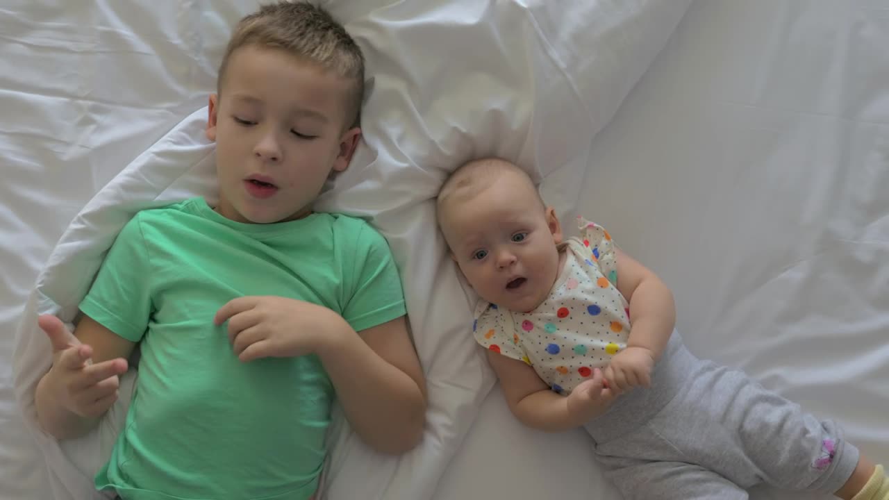 Download Free Stock Video Siblings Laying Down On A Bed Live Wallpaper