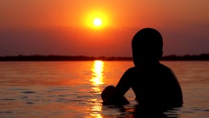 Free Stock Video Silhouette Of A Boy In The Sea At Sunset Live Wallpaper