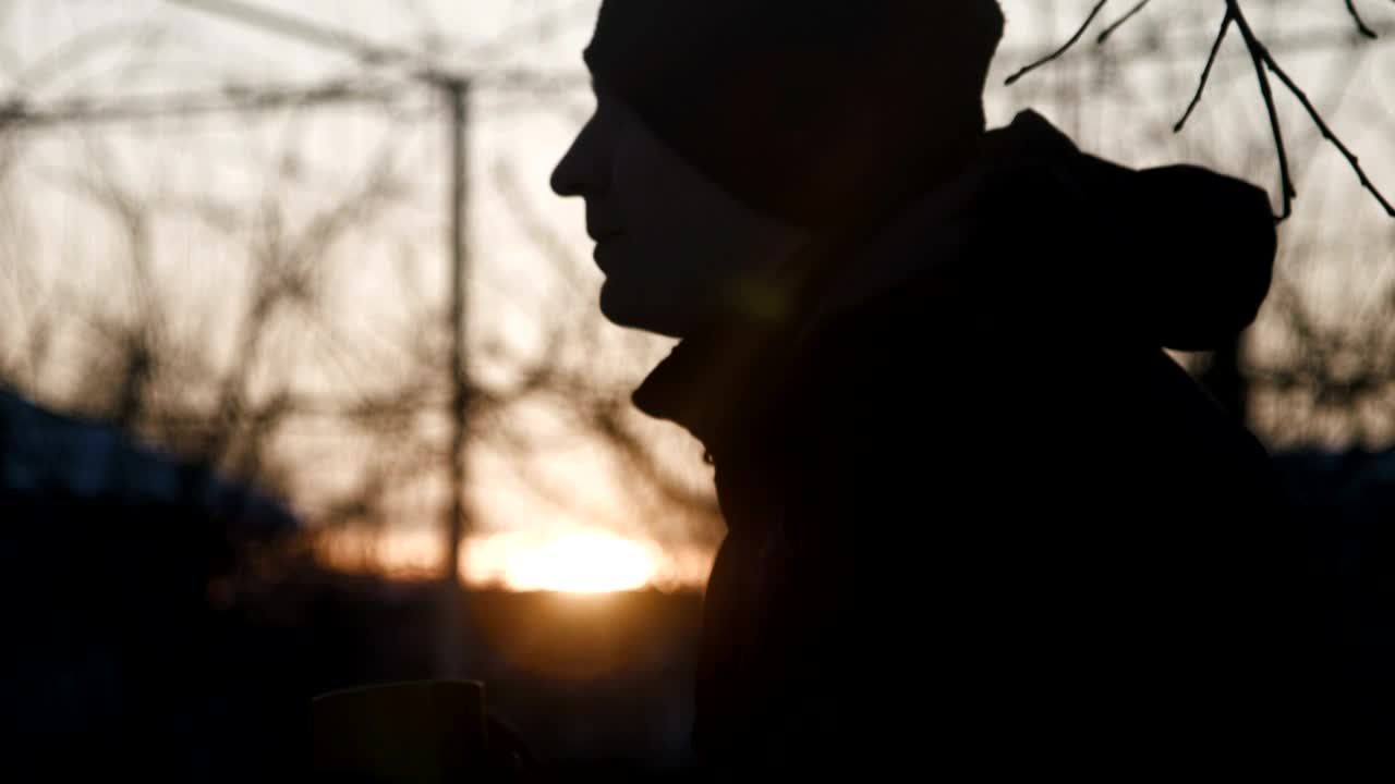 Download Free Stock Video Silhouette Of A Man Drinking Coffee In The Sunset Live Wallpaper