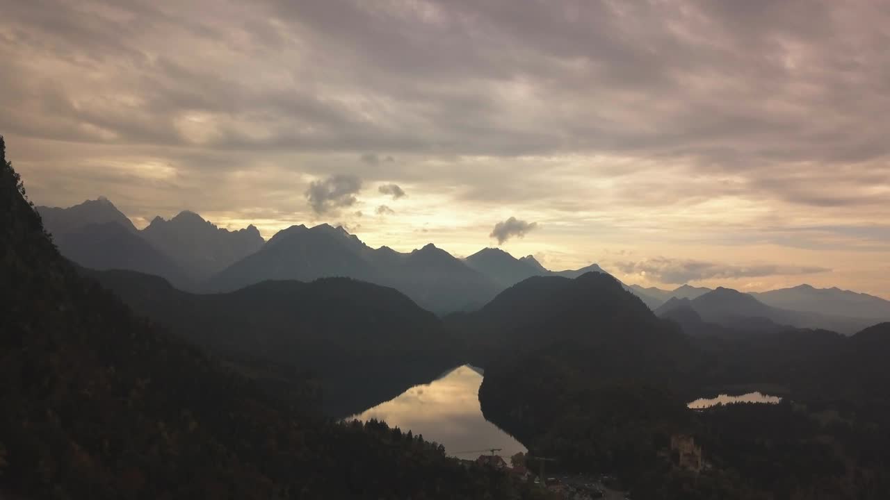 Download Free Stock Video Silhouettes Of Mountains On A Cloudy Day At Sunset Live Wallpaper
