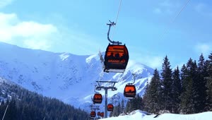 Free Video Stock Ski Lifts On A Clear Day Live Wallpaper