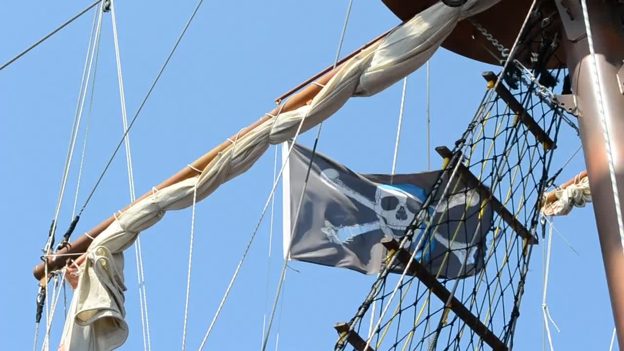 Download Free Video Stock Skull Flag On A Boat Live Wallpaper