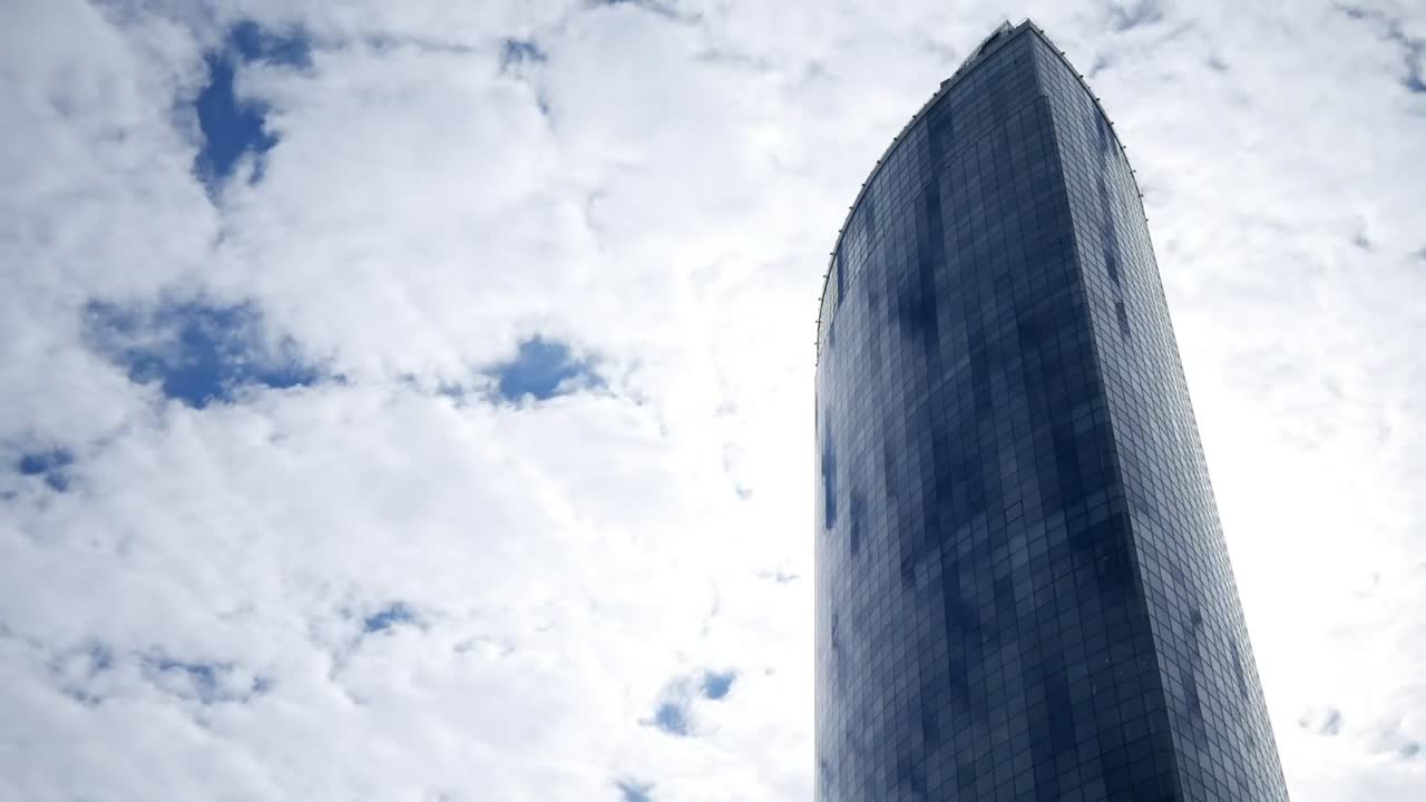 Download Free Video Stock Skyscraper And A Cloudy Sky Live Wallpaper