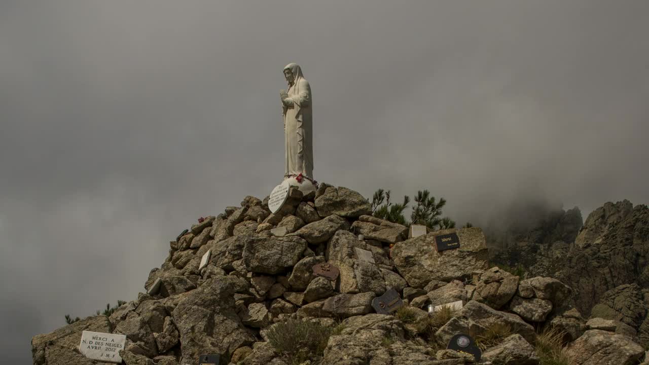 Download Free Video Stock Statue On The Rocks Live Wallpaper