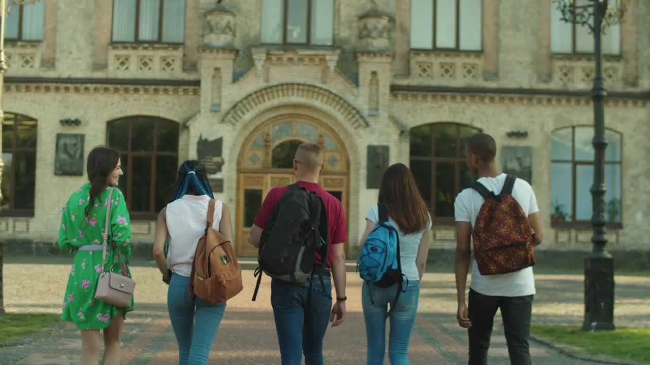 Download Free Video Stock Students Walking In A University Live Wallpaper