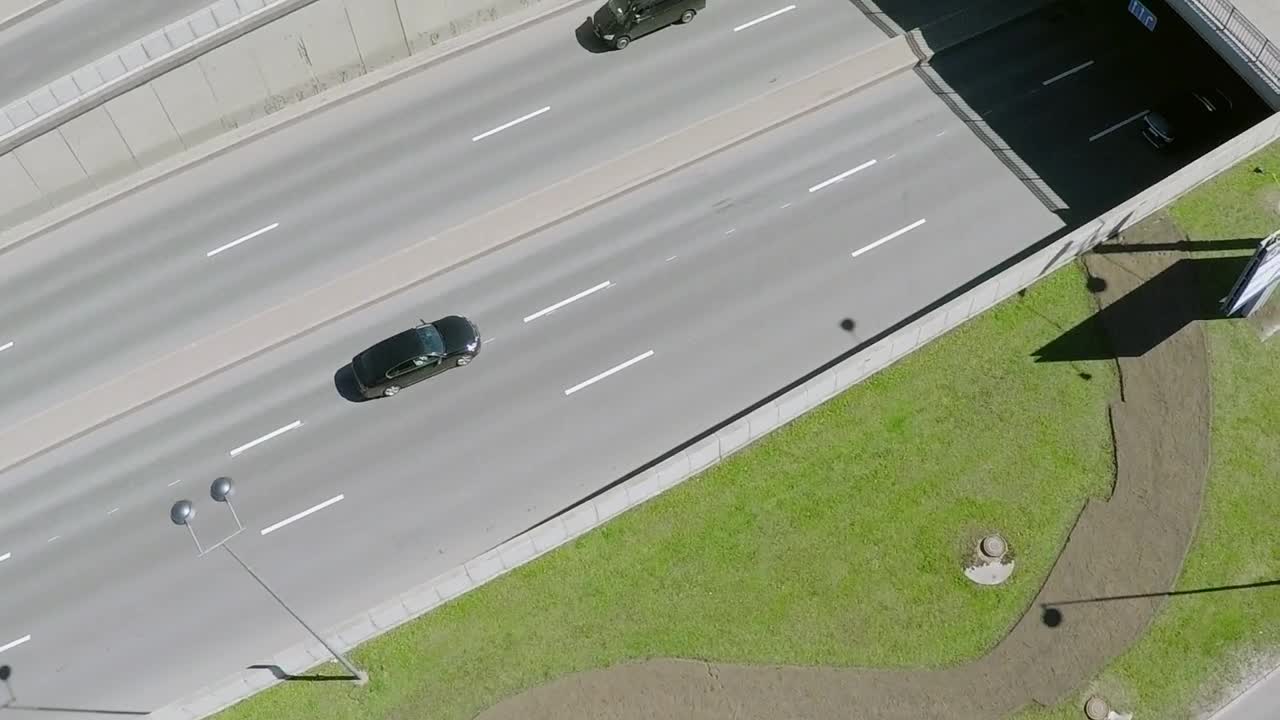 Download Free Video Stock Summer Traffic Over A Metal Bridge Live Wallpaper