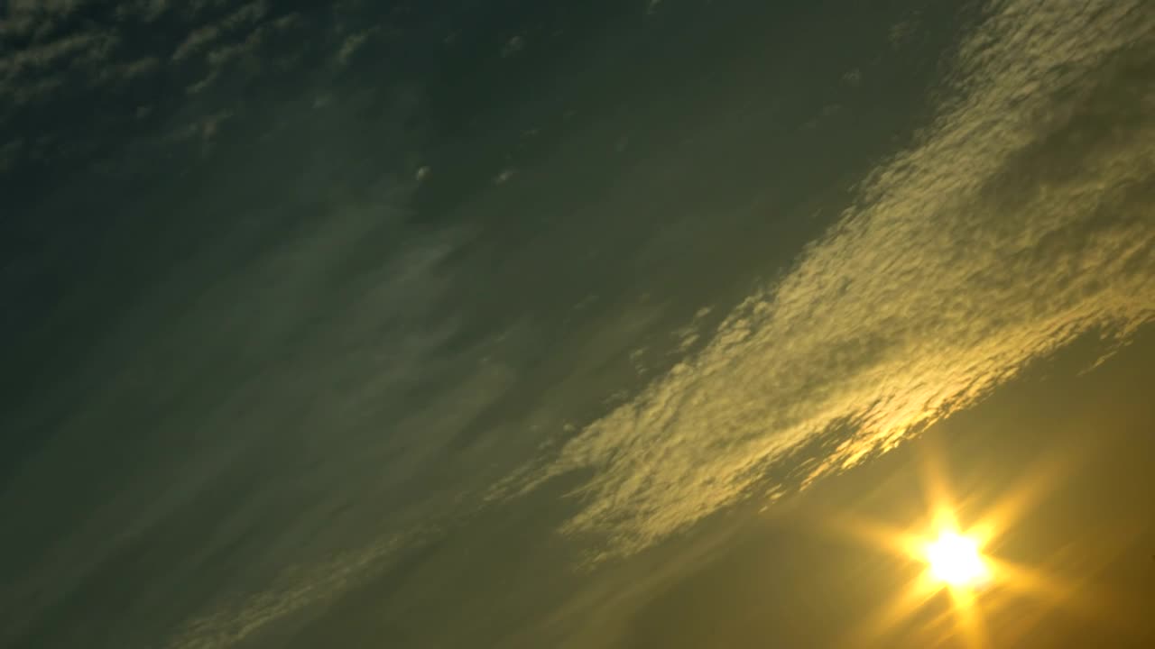 Download Free Video Stock Sun Flare Across The Sky Live Wallpaper
