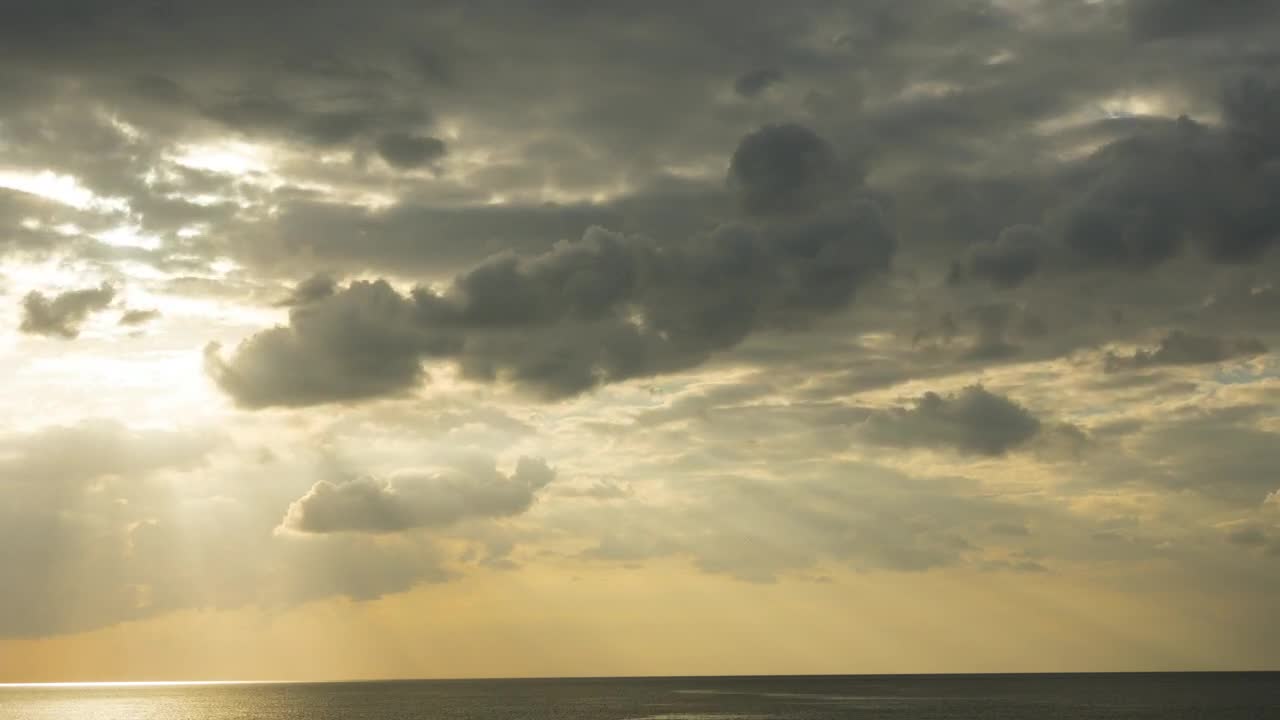 Download Free Video Stock Sunbeams Through The Clouds In The Sunset Live Wallpaper