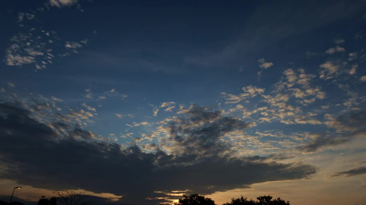 Download Free Video Stock Sunrise Breaking Through The Clouds Live Wallpaper