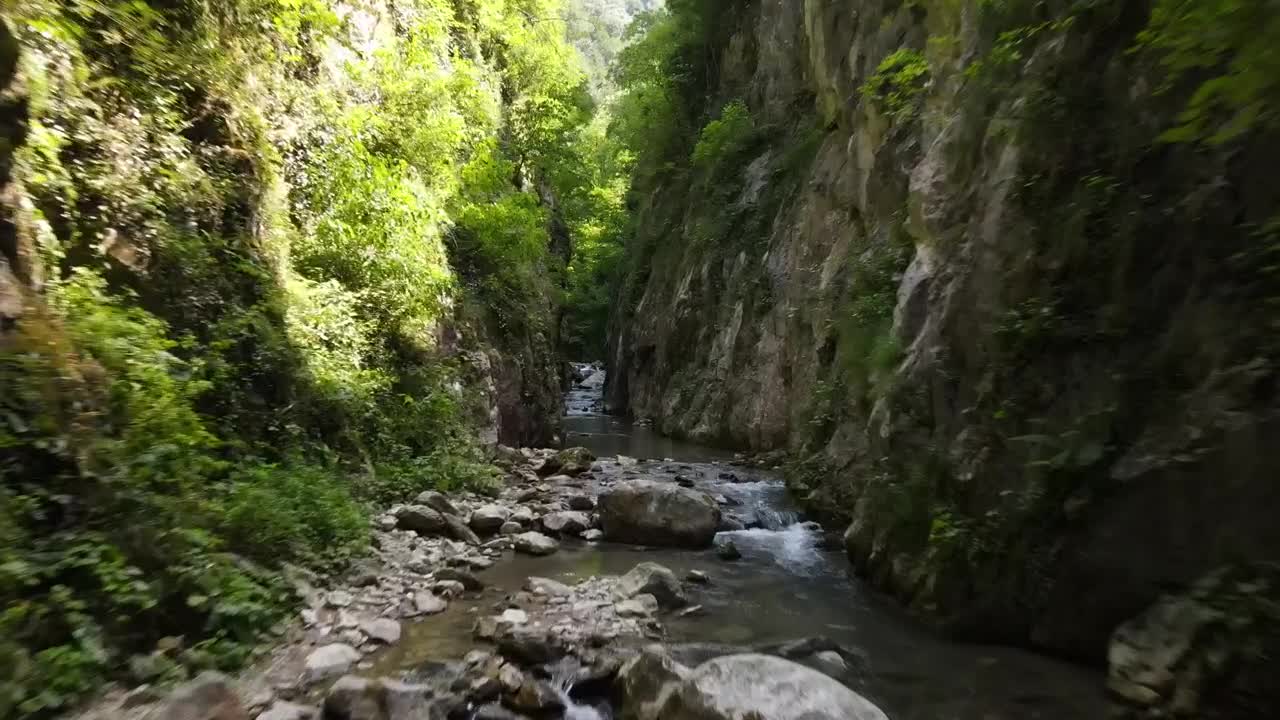 Download Free Video Stock travel between two mountains above a river Live Wallpaper