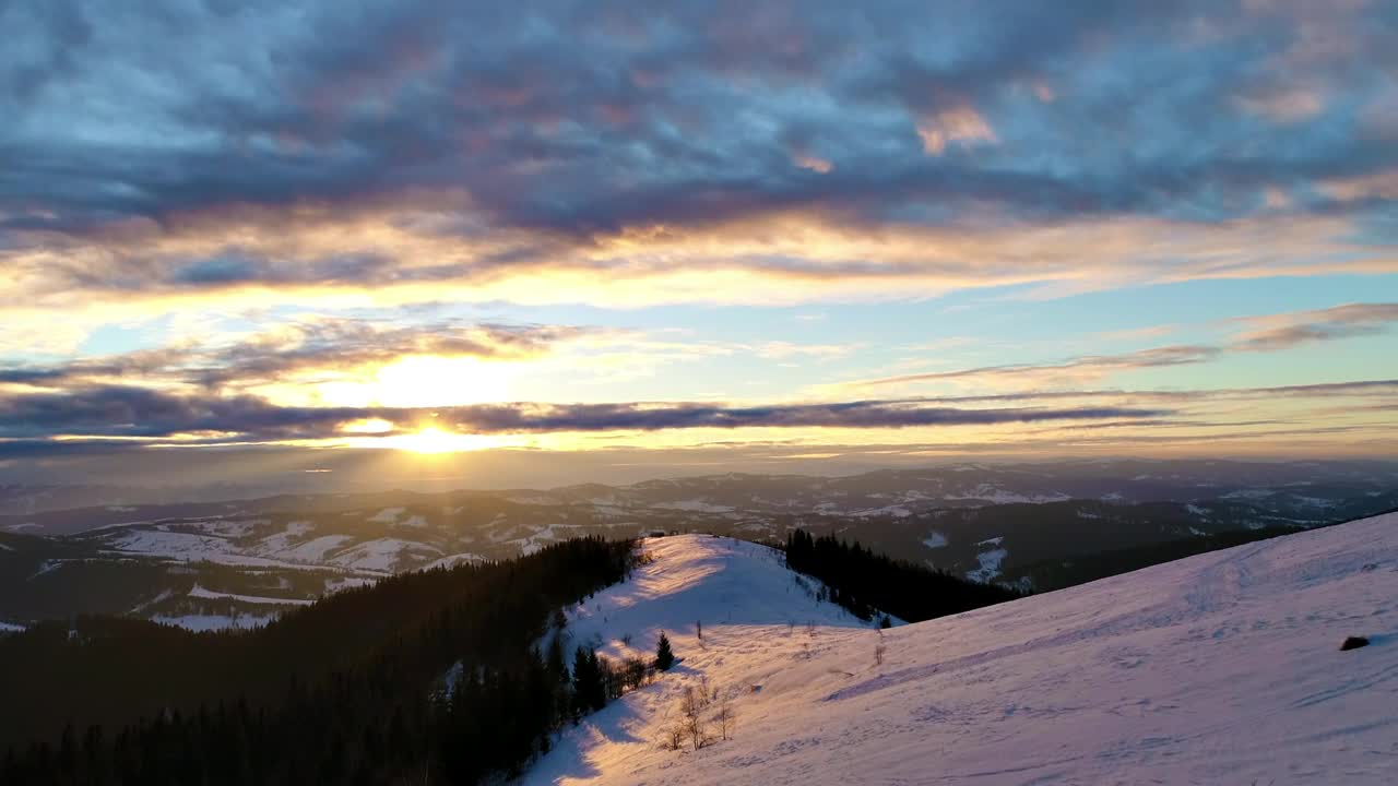 Download Free Video Stock sunrise in the background of a winter landscape on a Live Wallpaper