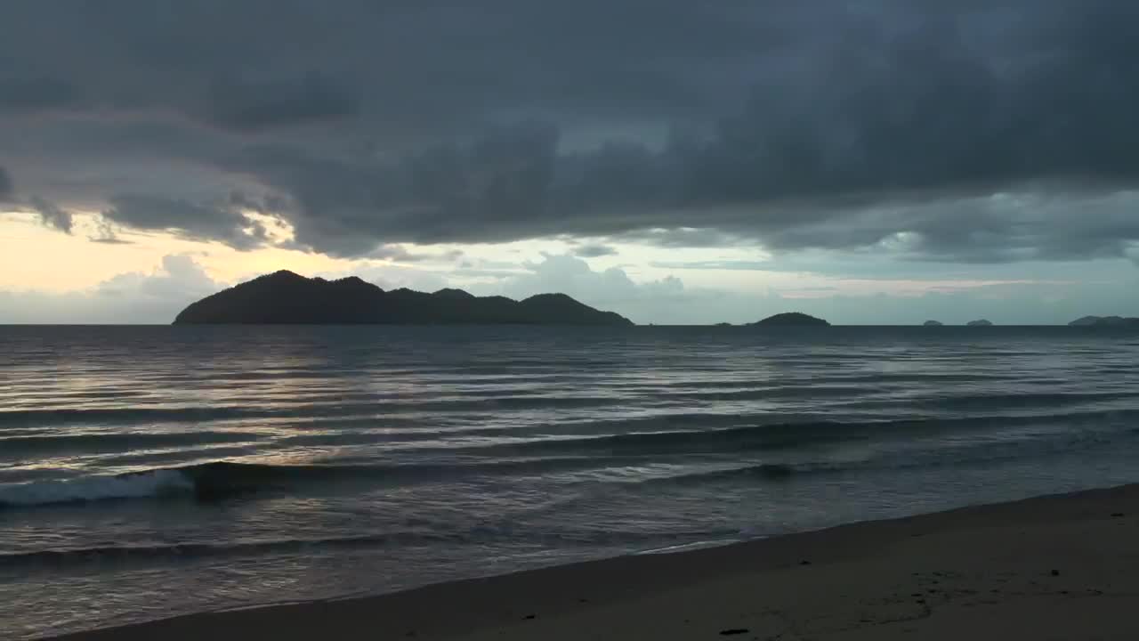 Download Free Video Stock sunrise time lapse on a cloudy day at the beach Live Wallpaper