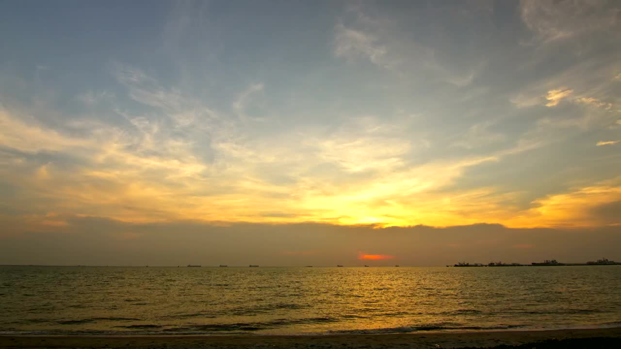 Download Free Video Stock sunset from the seashore Live Wallpaper
