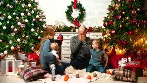 Free Video Stock surprising family with christmas gifts Live Wallpaper