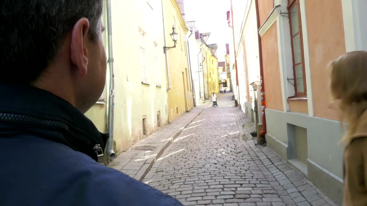 Download Free Video Stock taking photos during a city trip Live Wallpaper