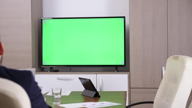 Download Free Video Stock talking online with a large screen Live Wallpaper