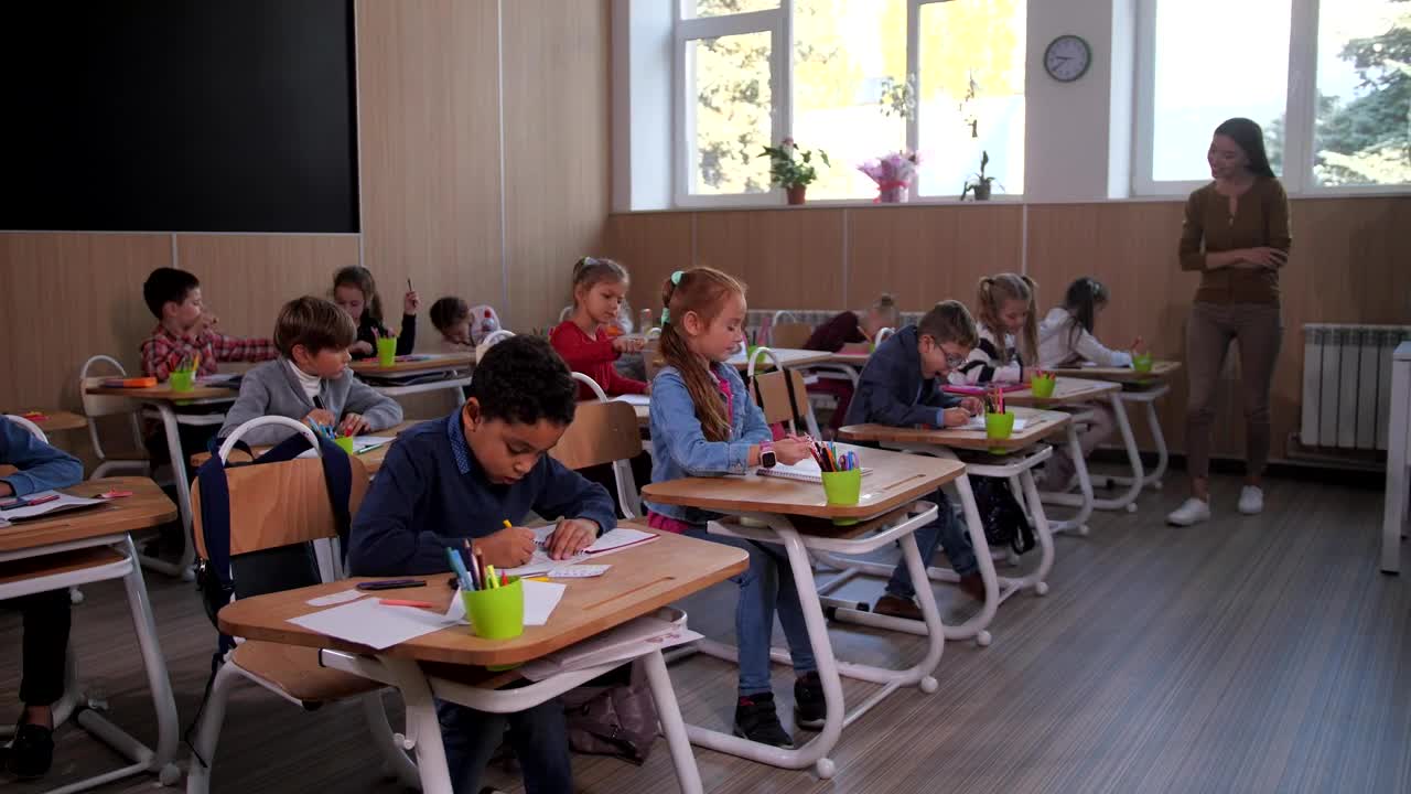 Download Free Video Stock teacher with her students Live Wallpaper