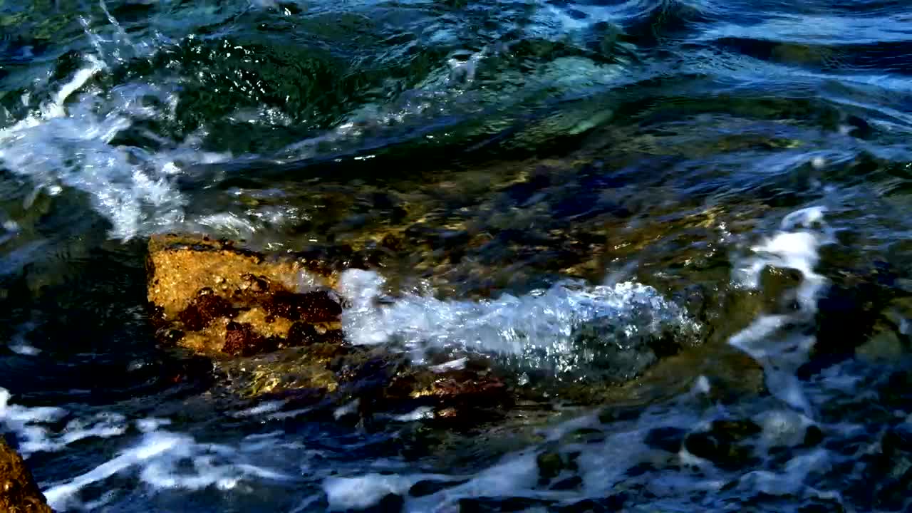 Download Free Video Stock texture of sea waves and shore rocks Live Wallpaper