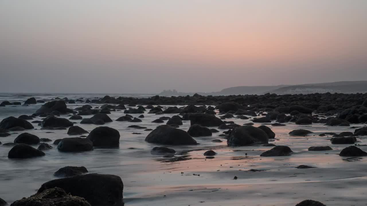 Download Free Video Stock timelapse of waves between rocks Live Wallpaper