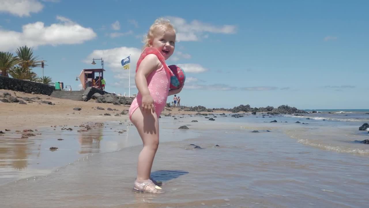 Download Free Video Stock toddler at the beach Live Wallpaper