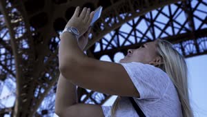 Free Video Stock tourist making a panorama below the eiffel tower Live Wallpaper
