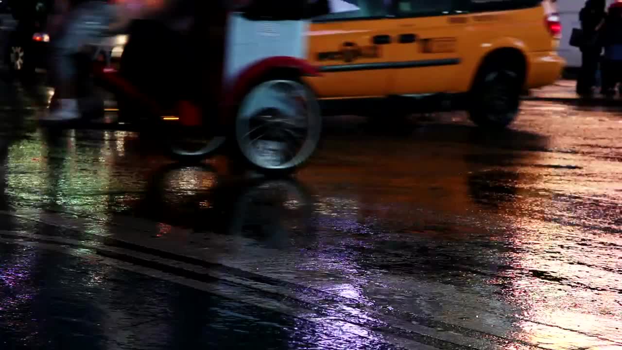 Download Free Video Stock traffic on a rainy night Live Wallpaper